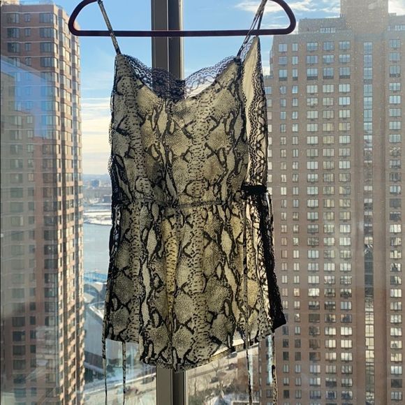 PrettyLittleThing Snakeskin and Lace Romper NWT - Picture 2 of 4